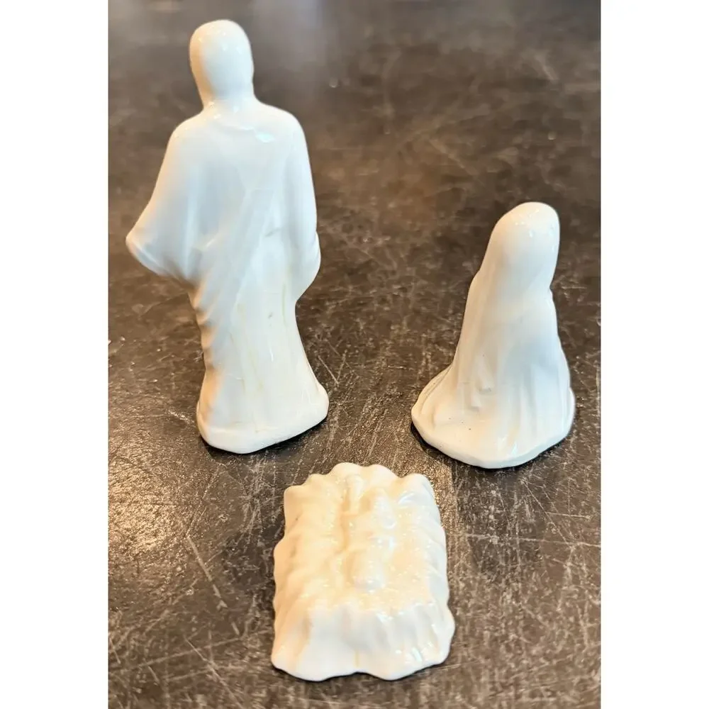 Vintage 14 Piece Ceramic Small Molded Christmas Nativity Set~Glazed White